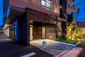 s0011_エントランス夕景